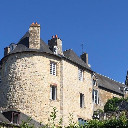 La Maison Sur Les Remparts Bed and Breakfast Domfront  Exterior foto